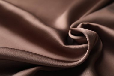 Arkaplan olarak buruşuk açık kahverengi ipek kumaş, yakın plan