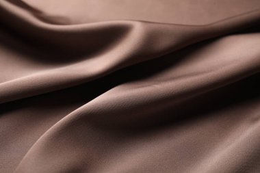 Arkaplan olarak buruşuk açık kahverengi ipek kumaş, yakın plan