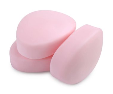 Beyaz üzerine izole edilmiş üç sabun çubuğu. Kişisel temizlik.