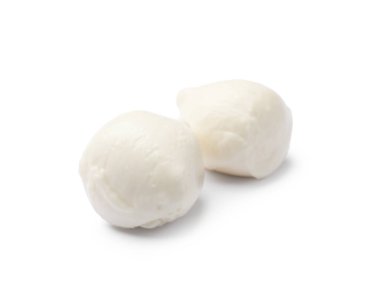 İki lezzetli mozzarella peyniri topu beyaza izole edilmiş.