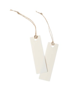 Beyaz üzerinde izole edilmiş dizgileri olan boş etiketler