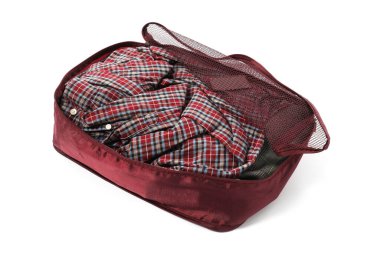 Bir kahverengi paket küpü beyaza izole edilmiş