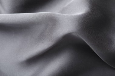 Arkaplan olarak buruşuk gri ipek kumaş, yakın plan