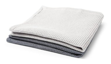 Beyaz üzerine izole edilmiş iki temiz waffle havlusu.