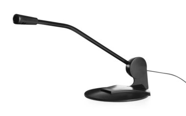 Beyaz arka planda bir mikrofon. Profesyonel ses ekipmanları