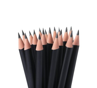 Birçok keskin grafit kalem beyaza izole edilmiş.