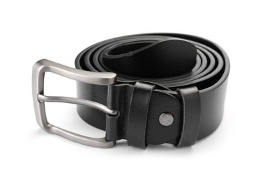 beyaz izole bir siyah deri kayışı