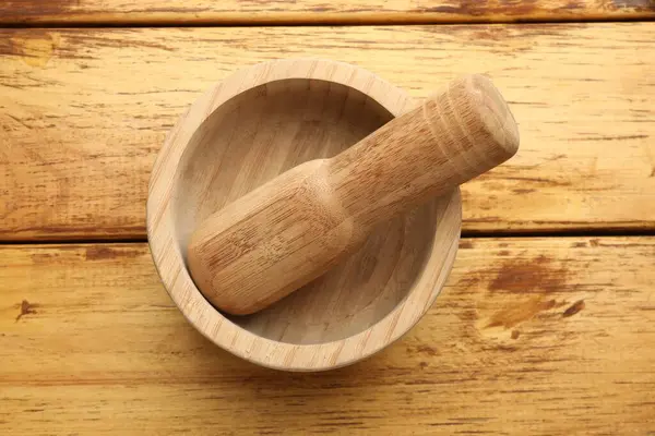 Havan topu ve tokmak ahşap masa, üst manzara