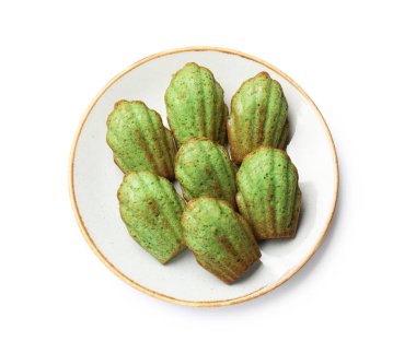 Lezzetli kirazlı kek, beyaza izole edilmiş, üst manzara.