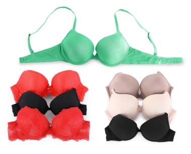 Beyaza izole edilmiş farklı renklerde sutyenler, kolaj. Üst görünüm