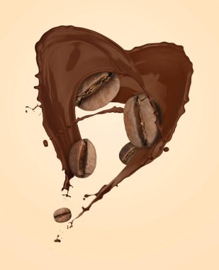 Aromatik kahve sıçraması ve bej arka planda kızarmış fasulye.