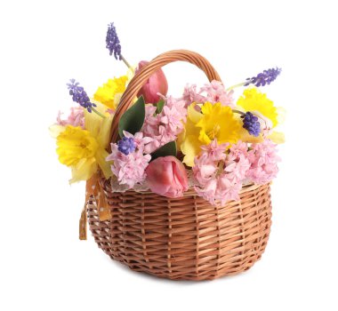 Beyaz sepetteki güzel renkli çiçekler.