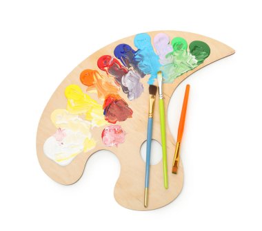 Beyaz renkte ve fırçalı ahşap palet, üst manzara.