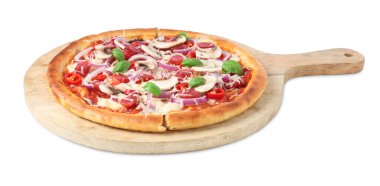 Tütsülenmiş sosis ve beyaz mantarlı lezzetli pizza.