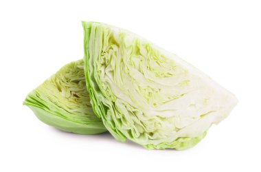 Beyaz üzerine izole edilmiş taze lahana parçaları.