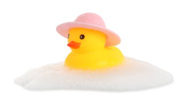 Beyaz şapkalı, köpüklü şirin bir ördek.