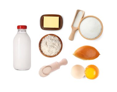 Fırınlanmış köfte ve malzemeler beyaz üzerine izole edilmiş.