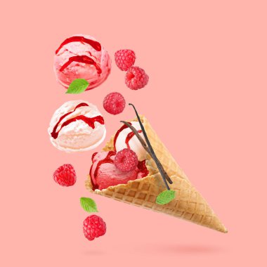 Nefis dondurma külahı ve ahududu pembe arka planda.