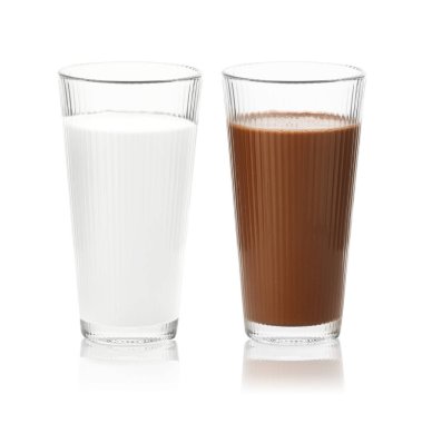 Beyaz bardakta çikolatalı içecek ve süt.