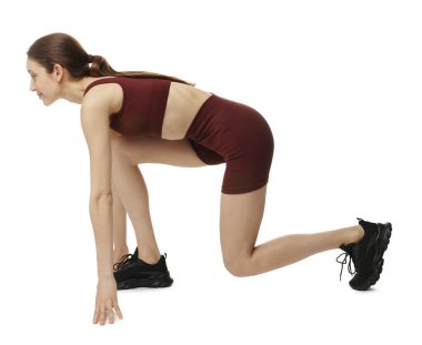 Beyaz arkaplanda başlangıç konumunda çalışan