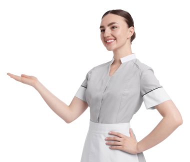 Beyaz arka planda mutlu oda hizmetçisinin portresi