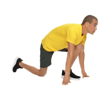 Beyaz arkaplanda başlangıç konumunda çalışan