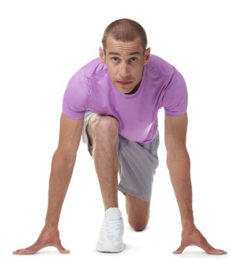 Beyaz arkaplanda başlangıç konumunda çalışan