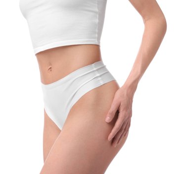 Beyaz arka planda mükemmel ince vücutlu kadın, yakın plan.