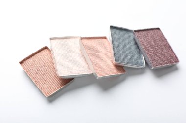 Beyaz arka planda güzel far kaplamaları, yakın plan