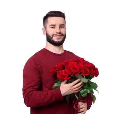 Beyaz arka planda kırmızı gül buketi olan mutlu adam.