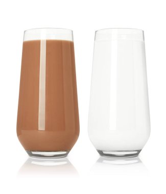 Beyaz bardakta çikolatalı içecek ve süt.