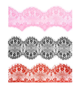 Farklı renklerde dantel parçaları beyaz üzerine izole edilmiş, set