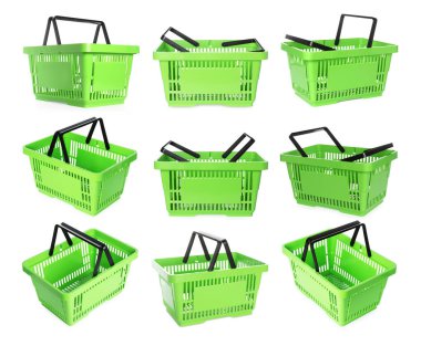 Beyaz arka planda yeşil alışveriş sepeti, kolaj. Farklı taraflardan görünüm