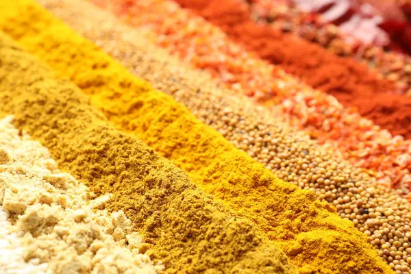 Arkaplan olarak birçok farklı baharat, yakın görünüm