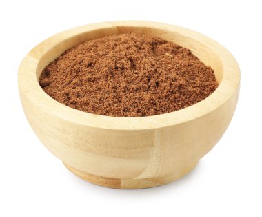 Beyaz kabın içindeki nutmeg tozu.