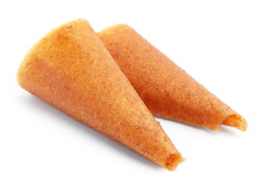 Lezzetli meyveli börekler beyazda izole edilmiş