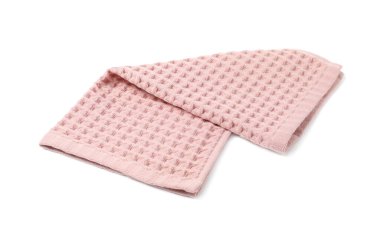 Temiz pembe waffle havlusu beyaza izole edilmiş.