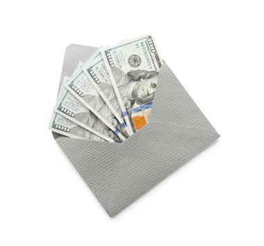 Para bonusu. Üzerinde dolar banknotları olan zarf beyaz, üst görünüm