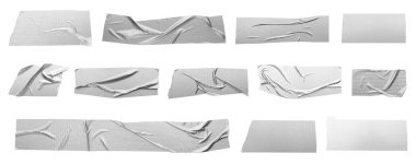 Yapışkan bant parçaları beyaz üzerine izole edilmiş.