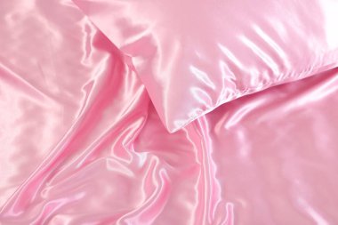 Şatafatlı ipek çarşaflar, üst manzara.