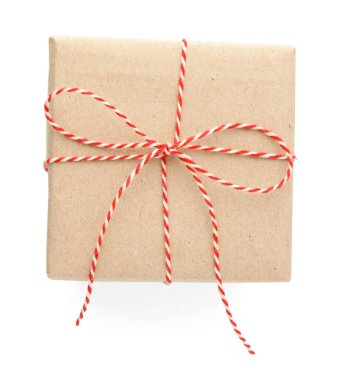 Kraft kağıdına sarılmış beyaz yay ile izole edilmiş, üst görünüm