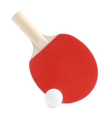 Ping pong raketi ve topu beyaza izole edilmiş.