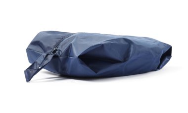 Bir mavi paket küpü beyaza izole edilmiş