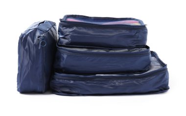 Beyaza izole edilmiş mavi paket küpleri. Depolama düzenleyici