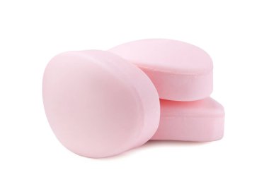 Beyaz üzerine izole edilmiş üç sabun çubuğu. Kişisel temizlik.