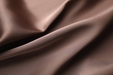 Arkaplan olarak buruşuk açık kahverengi ipek kumaş, yakın plan