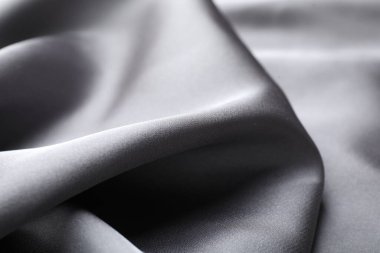 Arkaplan olarak buruşuk gri ipek kumaş, yakın plan