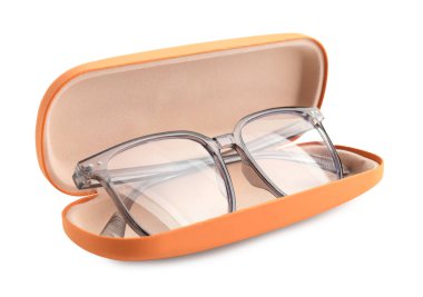 Beyazda izole olursa diye şık gözlükler.