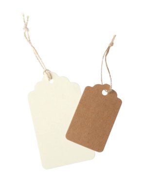 Beyaz üzerinde izole edilmiş dizgileri olan boş etiketler