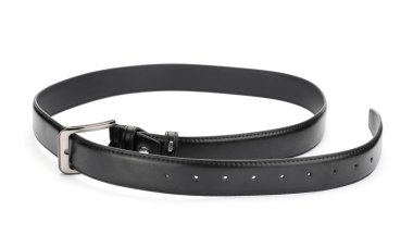 beyaz izole bir siyah deri kayışı